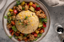 سلطة دجاج وكينوا